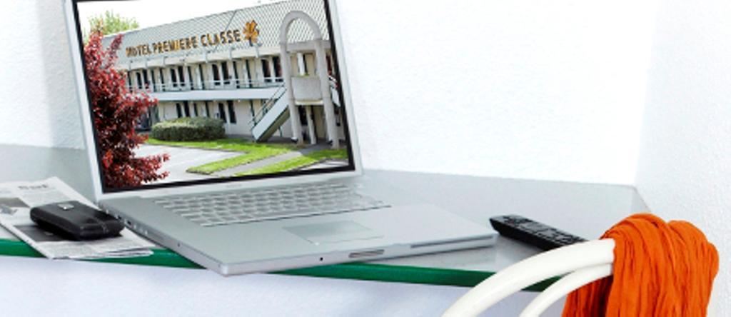 Premiere Classe Dreux Esterno foto