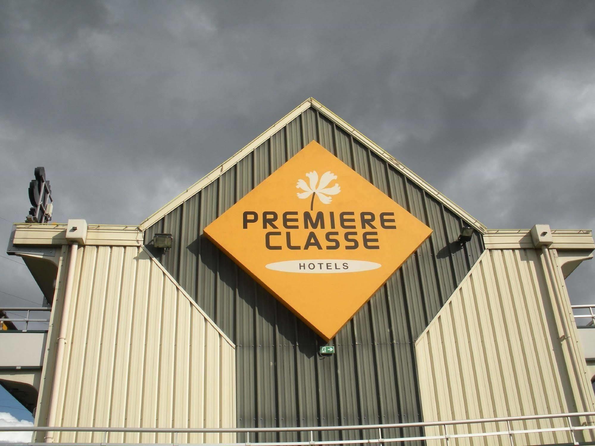 Premiere Classe Dreux Esterno foto
