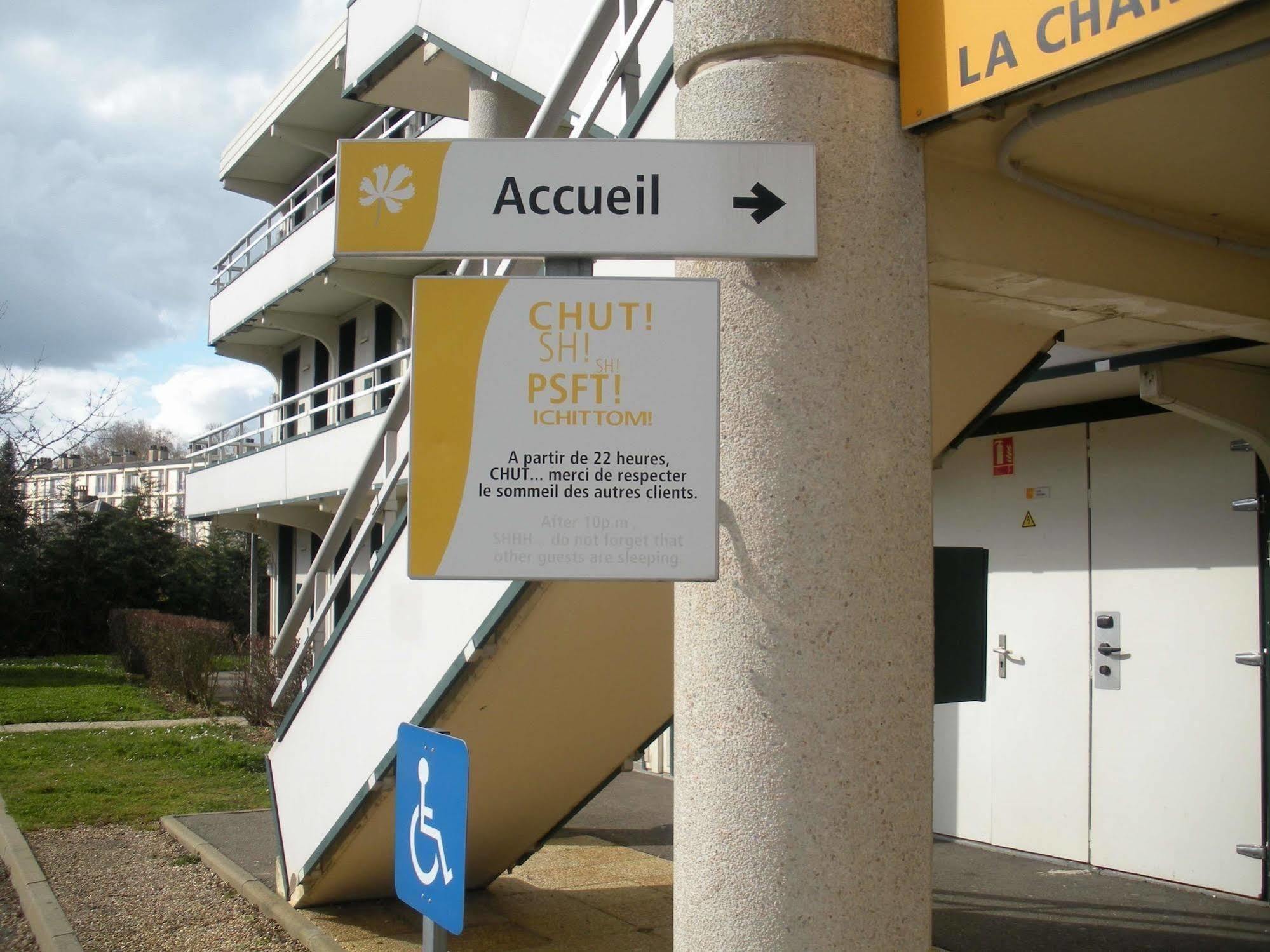 Premiere Classe Dreux Esterno foto