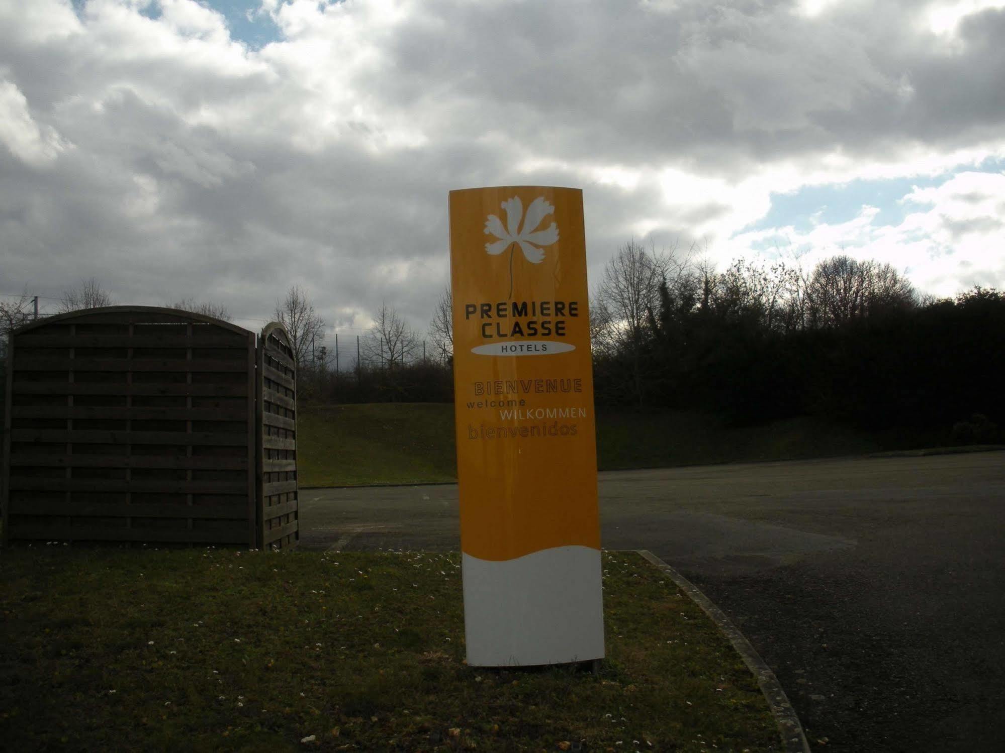 Premiere Classe Dreux Esterno foto