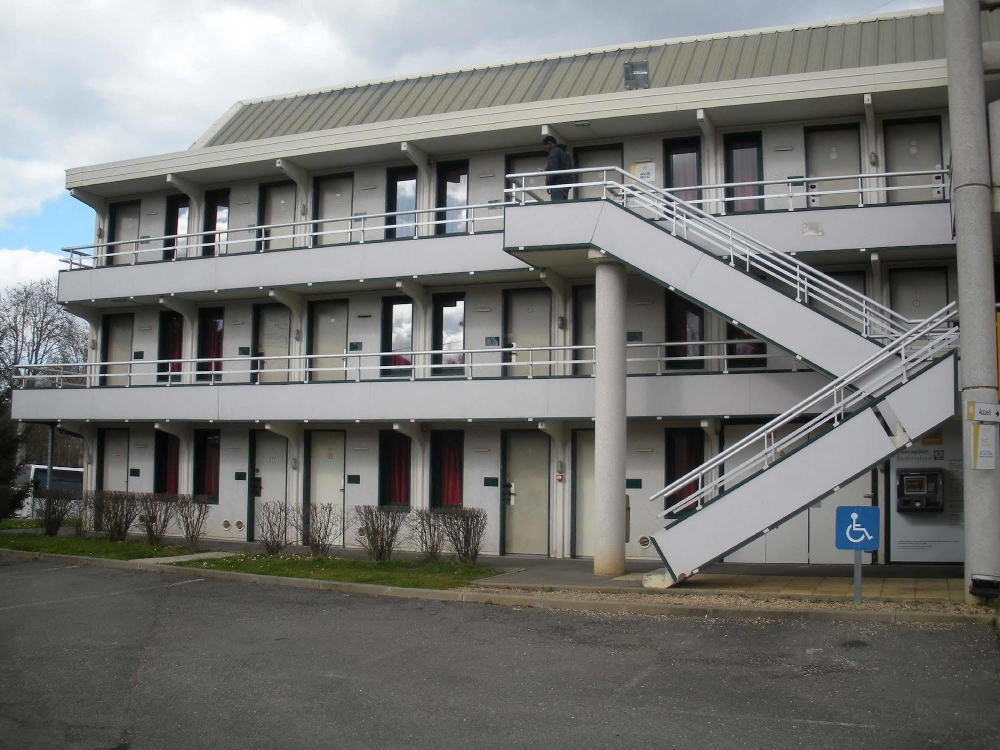 Premiere Classe Dreux Esterno foto