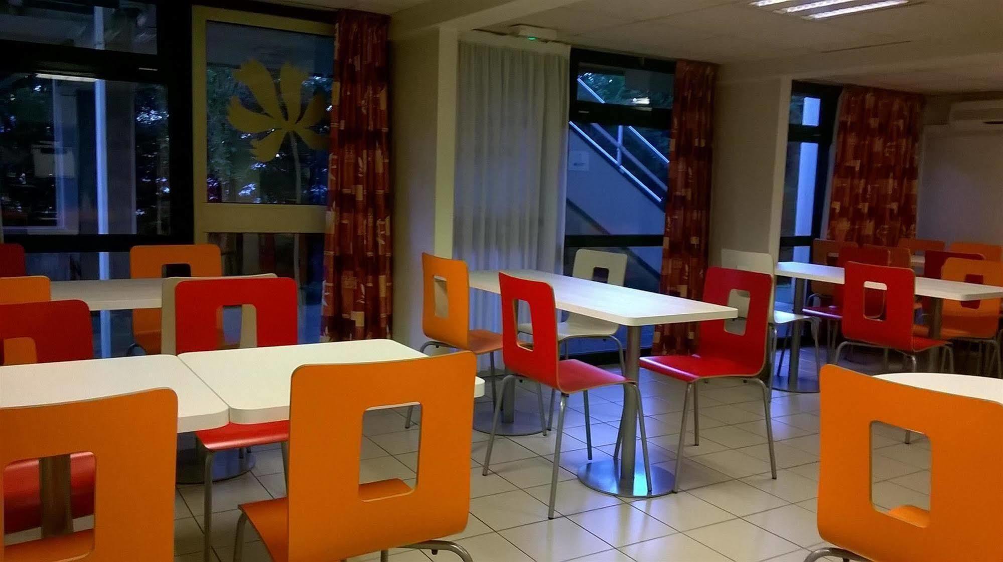 Premiere Classe Dreux Esterno foto